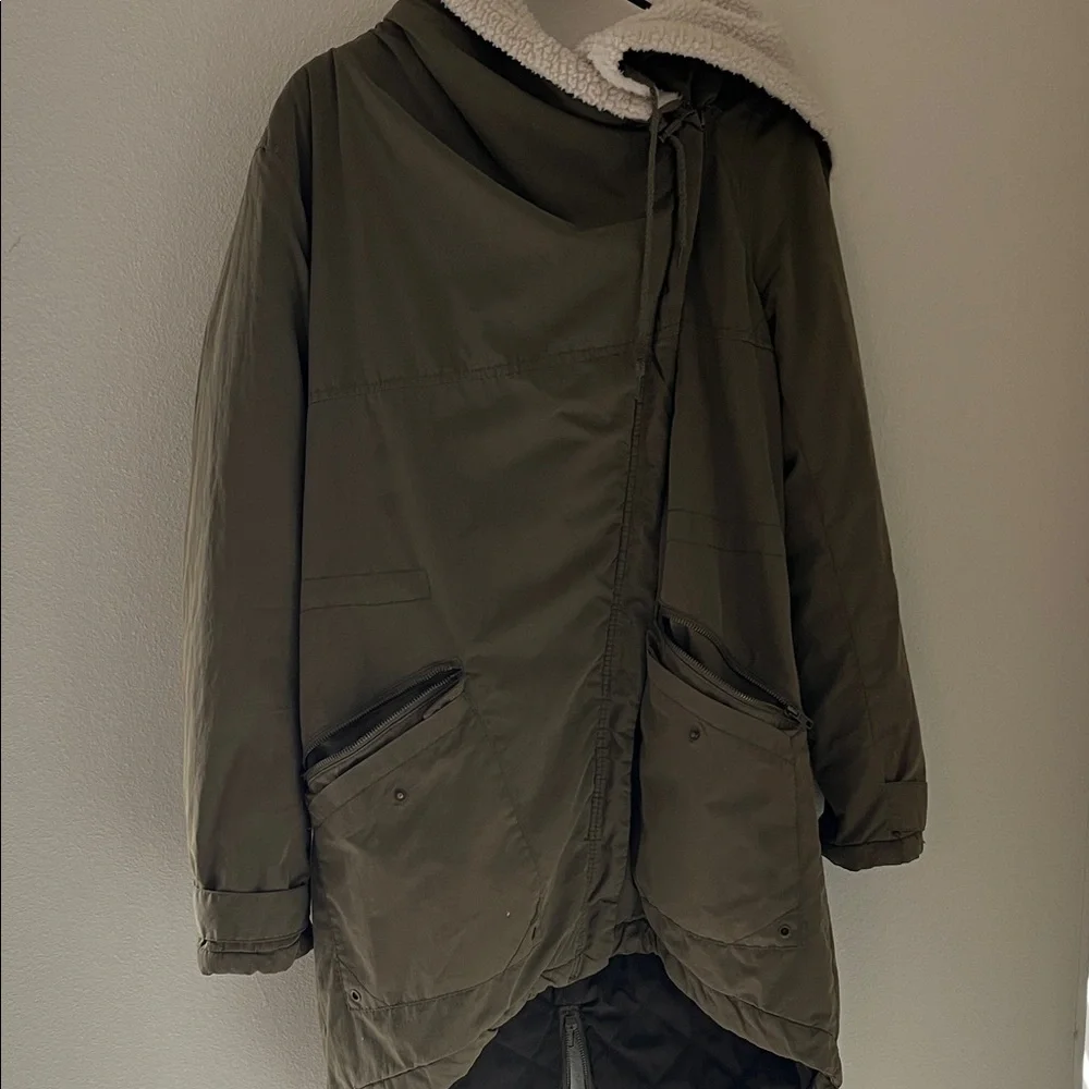 Charlotte Russe Cream Sherpa-Lined Jacket with Red Trim - Picture 5 of 10